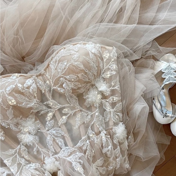 BRAND NEW, NEVER WORN, UNALTERED Watters WToo “Austin” wedding gown - Picture 1 of 15